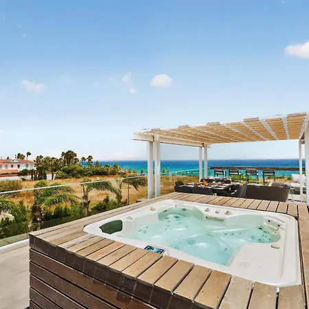 Villa Azzura Seafront