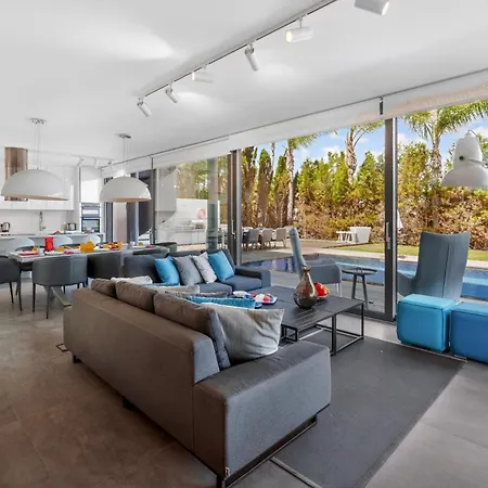 Azzura Seafront Villa Protaras
