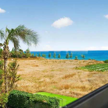 Villa Azzura Seafront