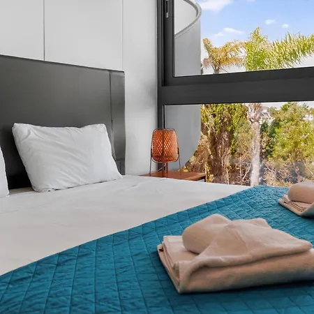Azzura Seafront Villa *